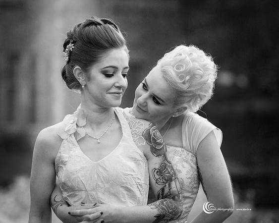 Bridal party photos at Cliff at Lyons